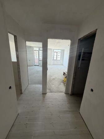 Продаж 2 кімнатної квартири з початковим ремонтом - фото 1