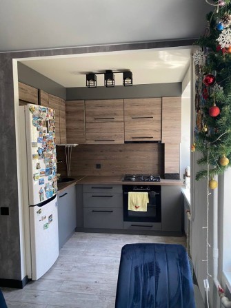 Продам двухкомнатную квартиру в центре - фото 1