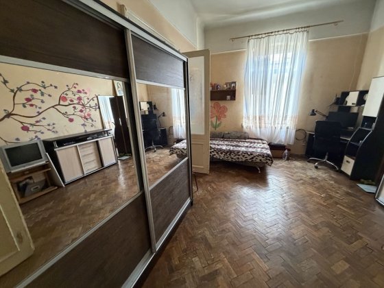 Продам 2к Центр міста ! Рн вул Кобилянської! Без податку Черновцы