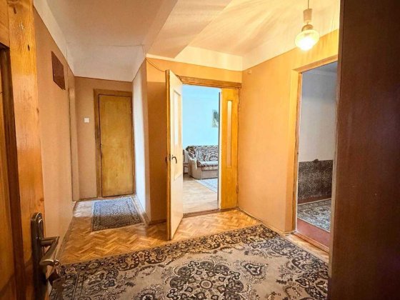 Продам 3-кімнатну квартиру в Чернівцях в чудовій локації. Черновцы