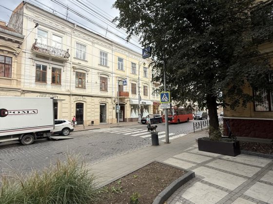 Продається квартира, центр міста Черновцы