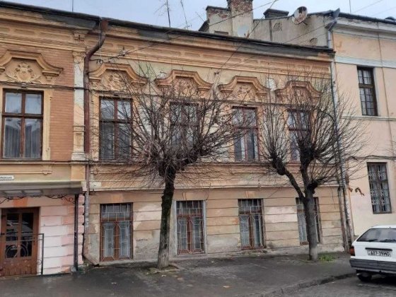 Продам 2-ох кімнатну квартиру в самому центрі Чернівців Черновцы