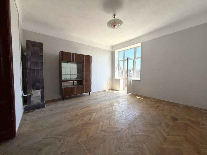 Продам 2-к квартиру в історичному центрі Чернівців,під ремонт - фото 1