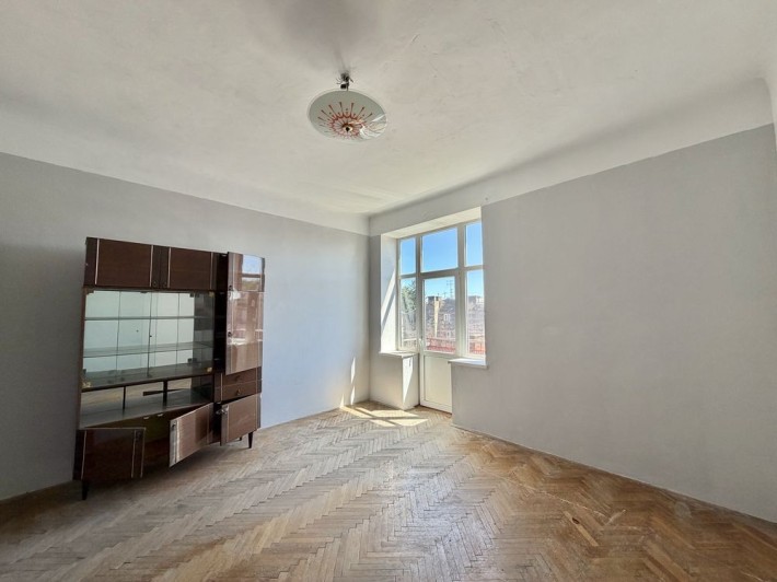 Торг! Продам 2-кімнатну квартиру в самому центрі міста по вул. Богдана Хмельницького - фото 1