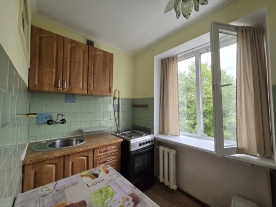 Продаж 1 кімнатної, БУЛЬВАР ГЕРОЇВ КРУТ  (р-н ВОДОГРАЮ), відкритий балкон, кладова, БЕЗ ПОДАТКУ! Чернівці