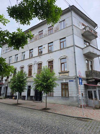 Продам 2-кімнатну квартиру в ЦЕНТРІ міста вул.Б.Хмельницького з САУНОЮ та БАСЕЙНОМ - фото 1