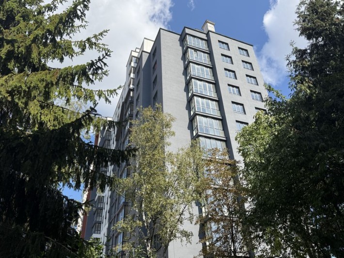 Продаж квартири з видом на озеро - фото 1
