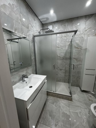 Продам 3 кімнатну квартиру в новобудові з ремонтом і гаражем - фото 1