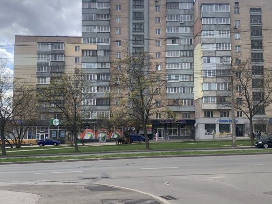 Продаж 3 кім. квартири з ЯКІСНИМ ремонтом. просп. Л. Лукʼяненка 37 Чернигов