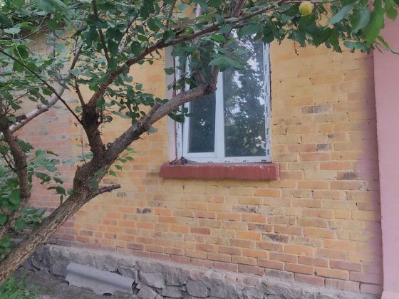 ПРОДАЮ 2-кім.Кв (Тепла)Автономне опалення.Газ.Вода.Єлектр.Двір для авто Чернигов