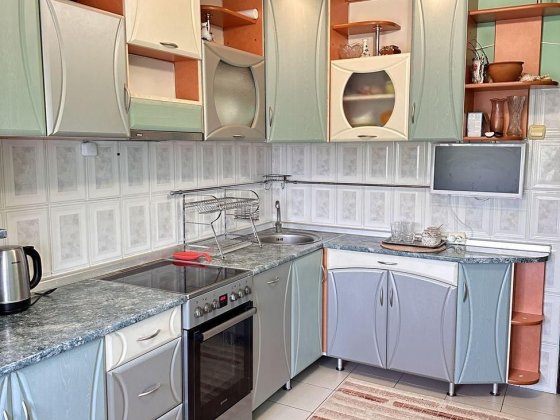 2к. квартира з ремонтом і меблями. Площа 64м² Ужгород
