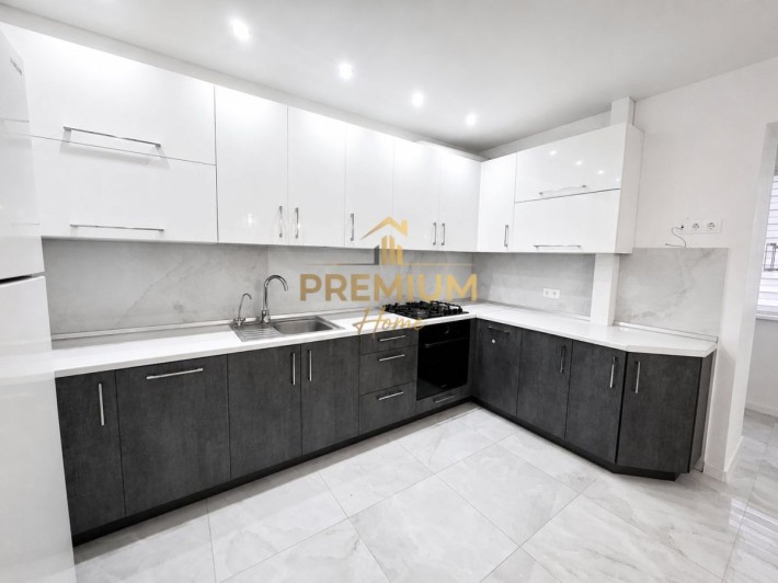 Продаж 3-кімн. квартири на Степана Бандери, Канада - фото 1
