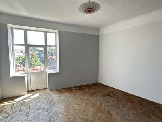 Продаж 2-к квартири біля ЧНУ Черновцы