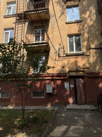 Продаж 2-кімнатної сталінки в центрі міста, район Площі - фото 1