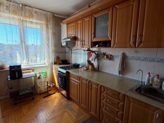 Продаж 4-х кімнатної квартири Ужгород