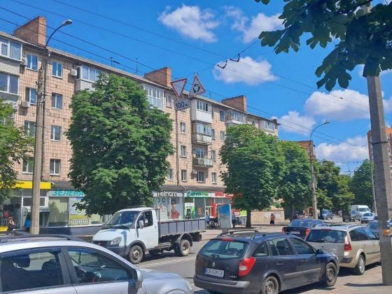 СМ Продам 2 кімнатну квартиру проспект Перемоги район Танку Чернигов