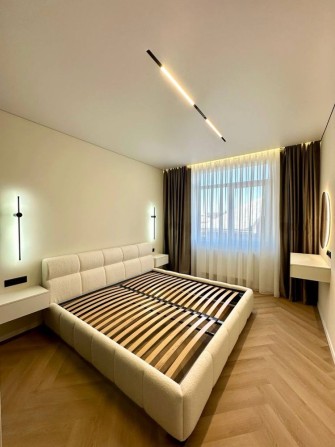 Продам 2-к квартиру з новим,сучасним ремонтом в клубному будинку - фото 1