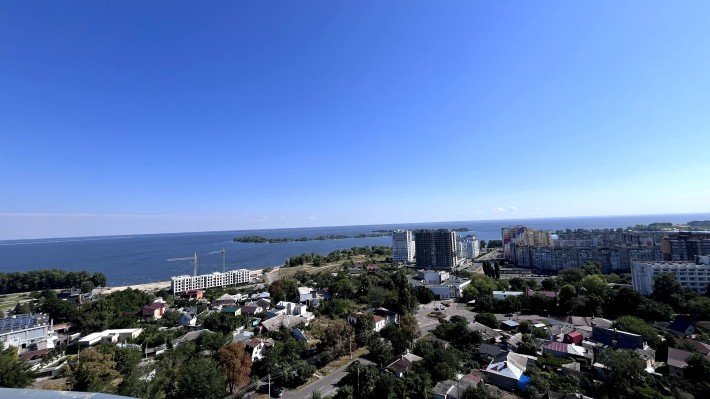 Трикімнатна квартира в самому серці міста з видом на Дніпро - фото 1