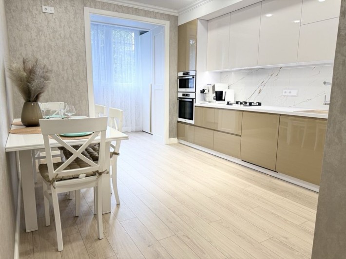 Продам квартиру з дизайнерським ремонтом на Поділлі - фото 1