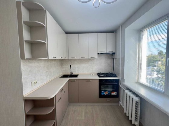 Продаж 2-кім. квартири 47.8м2 на вул. Левка Лук’яненка. Новий ремонт, меблі та техніка. Державні про Чернигов