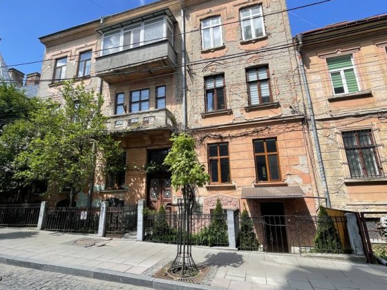 Продаж квартири по вул.Богуна (Австрійський люкс, оригінальне планування без змін) Черновцы