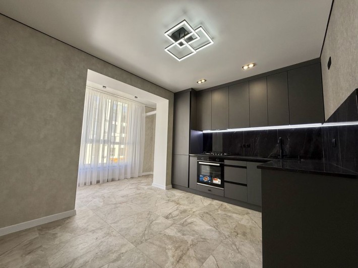 Продаж двох кімнатної квартири з ремонтом - фото 1