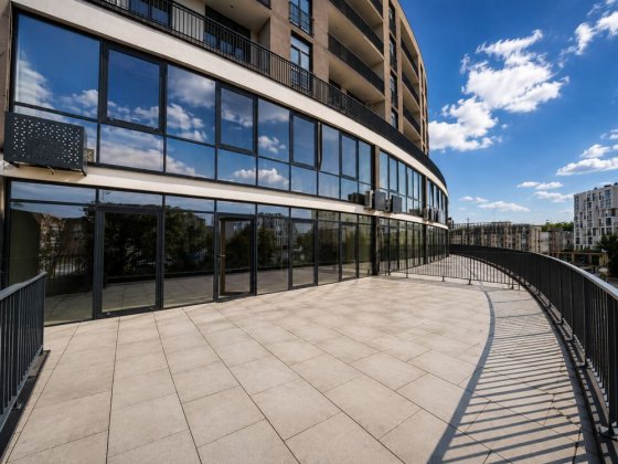 Продаж 2к квартири ЖК Кристал/112.80 м2/Бабʼяка/Без ремонту/Тераса Ужгород