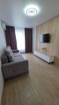 Продається дуже затишна та сучасна 1-кімнатна квартира площею 43 м² у цегляному будинку, Масани. - фото 1