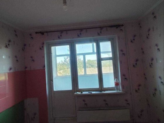 ПРОДАЮ 1-кім.Кв.39м2 "Ул.План."Кух.9м2. Вел.Кімната, Балкон застекл. Ванна-Санвузол ізольовані Чернигов