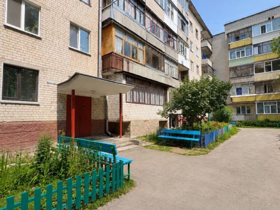 Продається 2-кімнатна квартира по вул. Соборності (колишня Доценка), район 12 школи. Чернигов