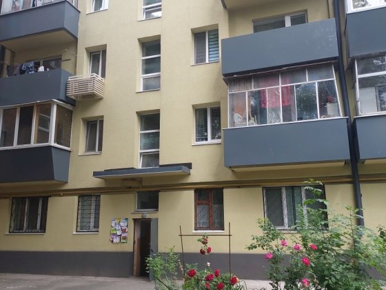 Продам 1к кв-ру на 12 квартале Дніпро