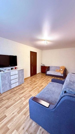 Продам  2х комнатную квартиру с ремонтом пр Поля Постанова 280 600 719 - фото 1