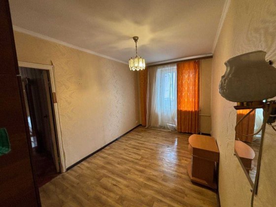 Продам  2-х кімнатну кв-ру в центрі міста , вул. Мстиславська, 9/9 цегла. 53 м. кв. Чернігів