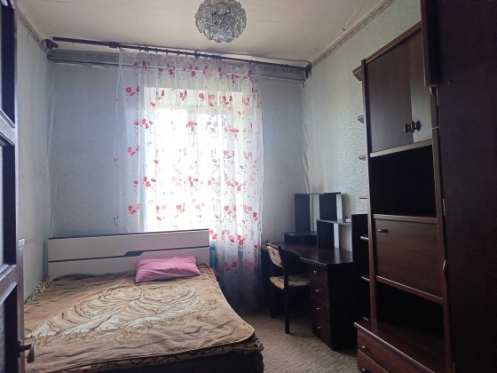 Продам 4-кімнатну квартиру 77кв.м в районі пр.І.Мазепи (новий варіант, можна серттфікат, ваучер і т. Днепр