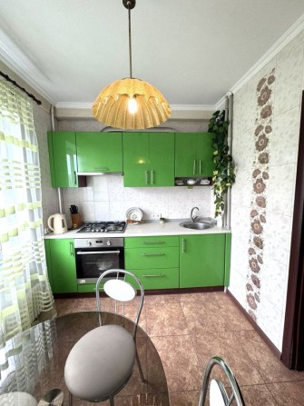 Продается 2 ком квартира в Александровском районе по улице Запорожская - фото 1