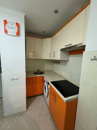 Продам 2 кім в центрі - фото 1