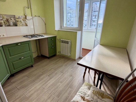 Продаю 2 кімнатну на Богунії ( Героїв Десантників)цегла Житомир