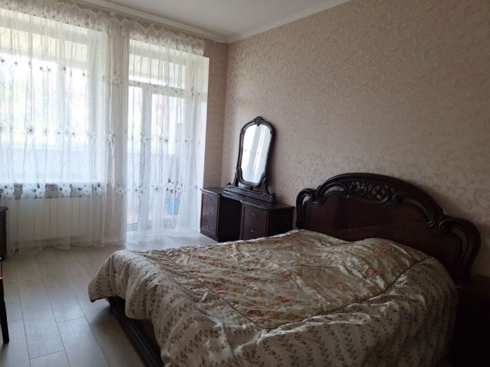 Продам трехкомнатную квартиру - фото 1