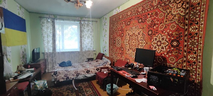 Продається трикімнатна квартира  у цегляному будинку - фото 1