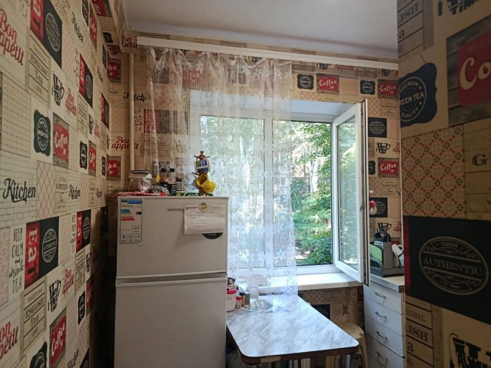 Продам 1 ком. квартиру в центре, н. Независимой Украины на 2 этаже пятиэтажного дома - фото 1