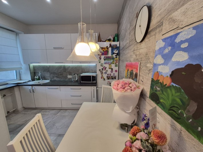 Продаж чудової 3-кімнатної сталінки по вул. Краківський - фото 1