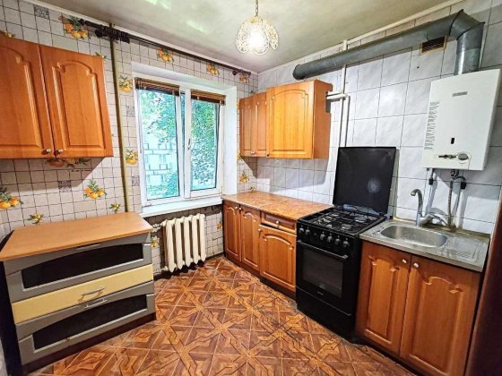 Продам 1 к. квартиру на 12-м квартале ул. Гладкова. Днепр