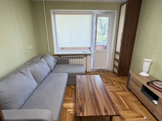 Продаётся 2 ком. кв.  Правый берег в районе 9  гор больницы. Запорожье