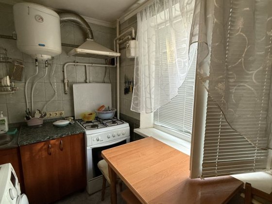 Продам 2 ком.кв .Хорошее месторасположение ул Гоголя.2 этаж Запорожье