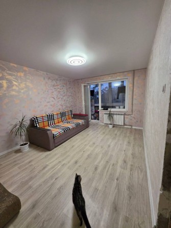 Продам 2 комнатную уютную квартиру - фото 1