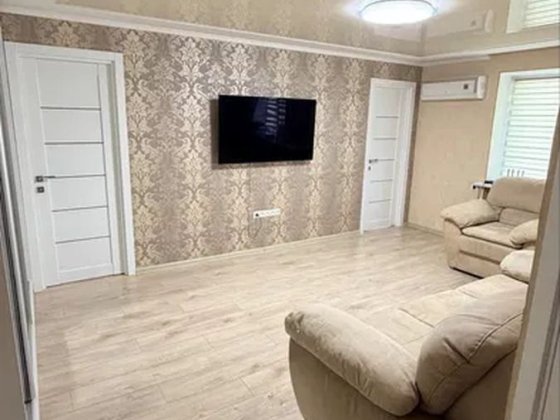 Продам трикімнатну квартиру з сучасним ремонтом. Шкільний. Кропивницький