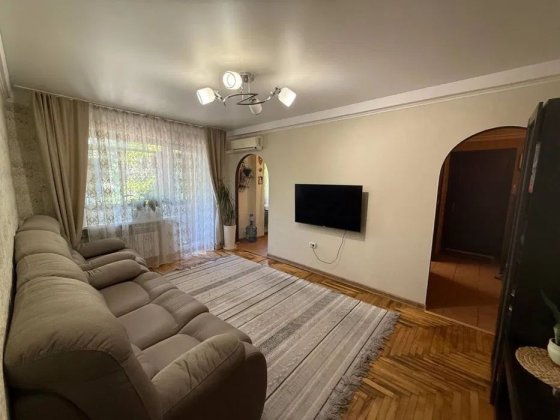 Продам ухоженнаю 3 ком.кв по ул.Победа Запорожье