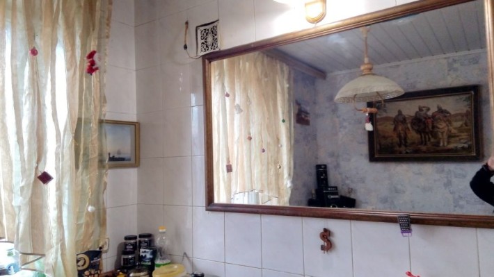 Продам  2 комнатную квартиру на набережной - фото 1