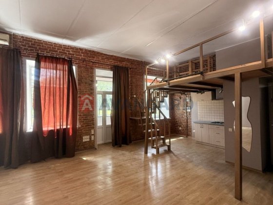 Продам 2 комнатную квартиру в центре Днепр