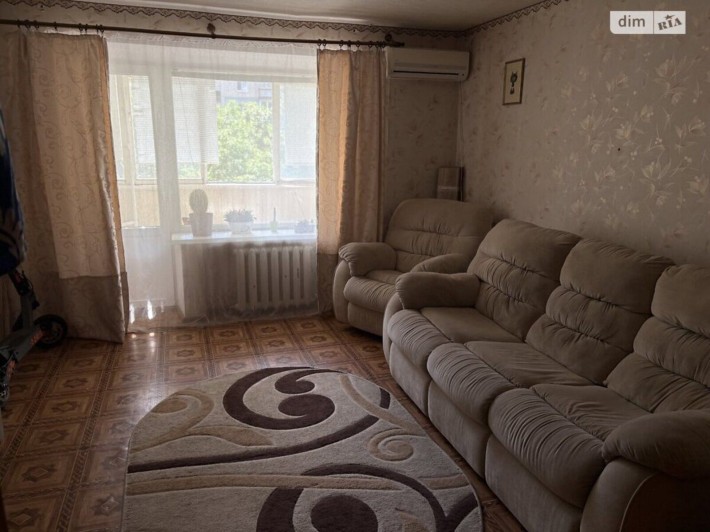 Простора 4-кімнатна квартира площею 86 м² в центрі міста - фото 1